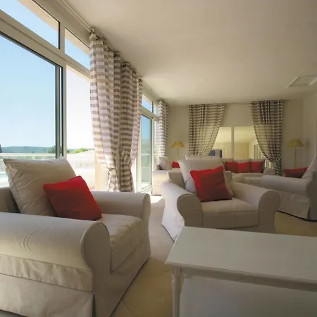 Apartahotel Lagrange Les Bastides Des Chaumettes Montauroux